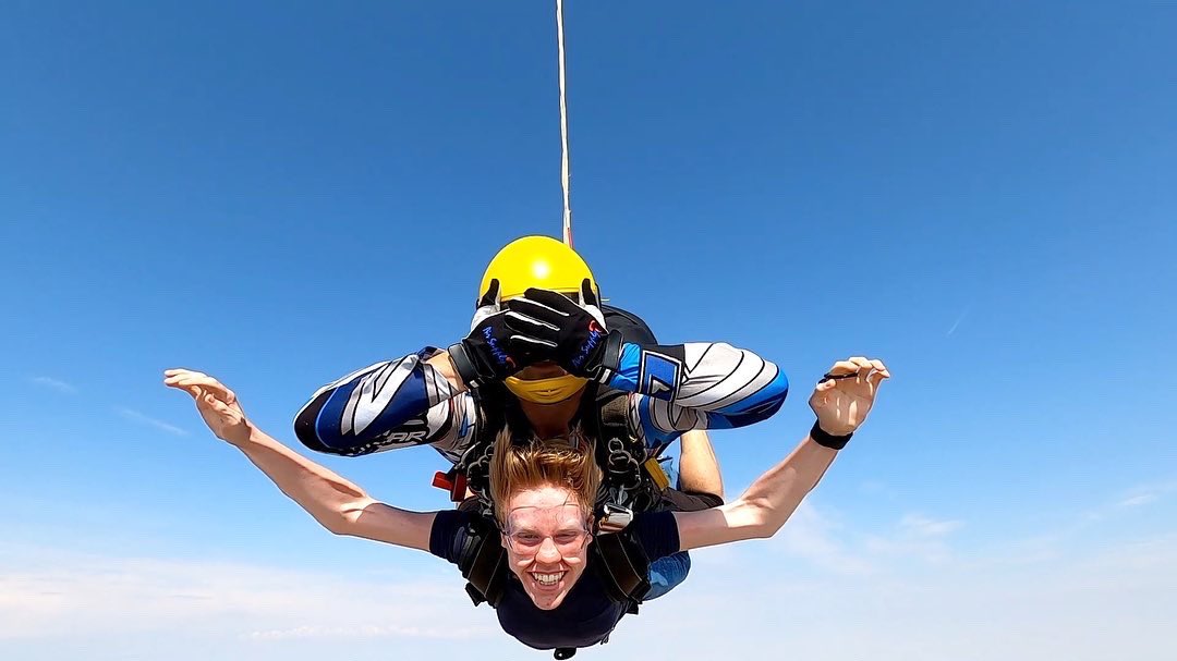 NeilOwens3's tweet photo. @TytheringtonSch this is how your students spend their 16th Birthday after a hard GSCE year. #skydiving #skydivelangar #birthday #celebrate https://t.co/ePUScQGtK8
