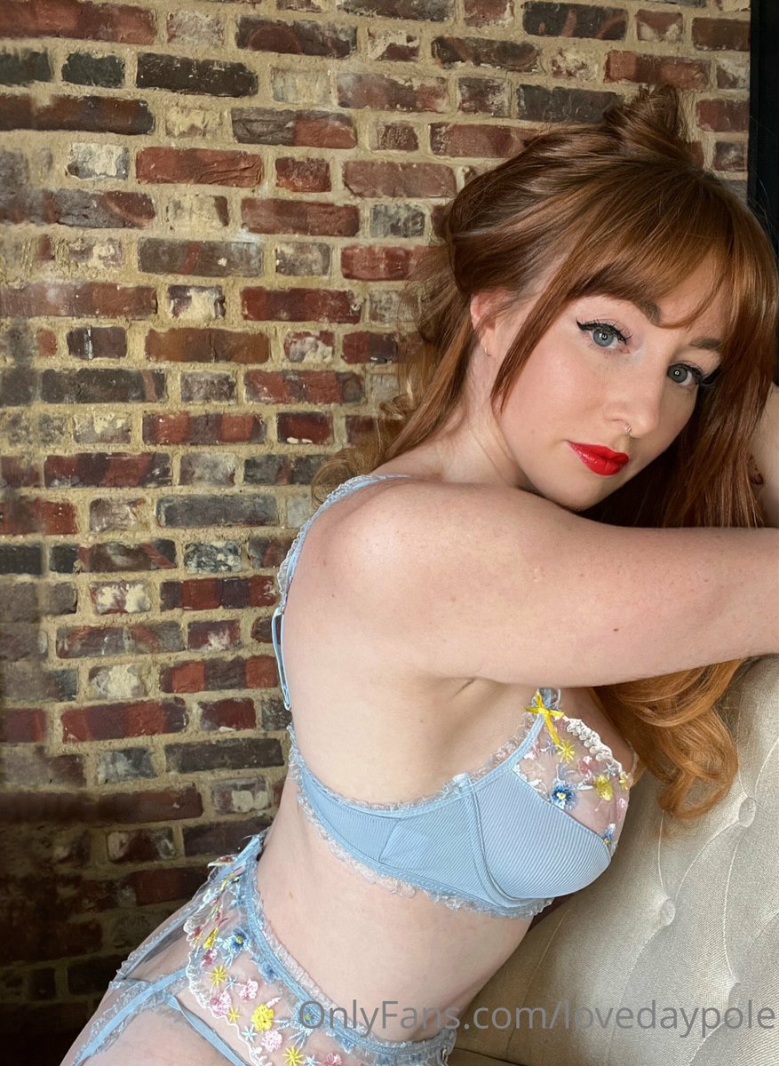 “I have spread my dreams under your feet;
Tread softly because you tread on my dreams.” Yeats 💙🥀