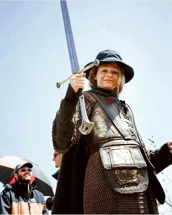 <a href="/farawynforever/">éowyn ✧ ceo of faramir #tropspoilers</a> Here’s some behind the scenes Éowyn!