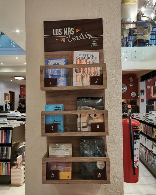 PublicaITESO's tweet photo. #EdicionesJesuitas
El libro de “Necromáquina, cuando morir no es suficiente” de la autora @rossanareguillo está en el top 🔝 five de libros más vendidos en @cafebreriaelpendulo https://t.co/ekyAq0w4XS