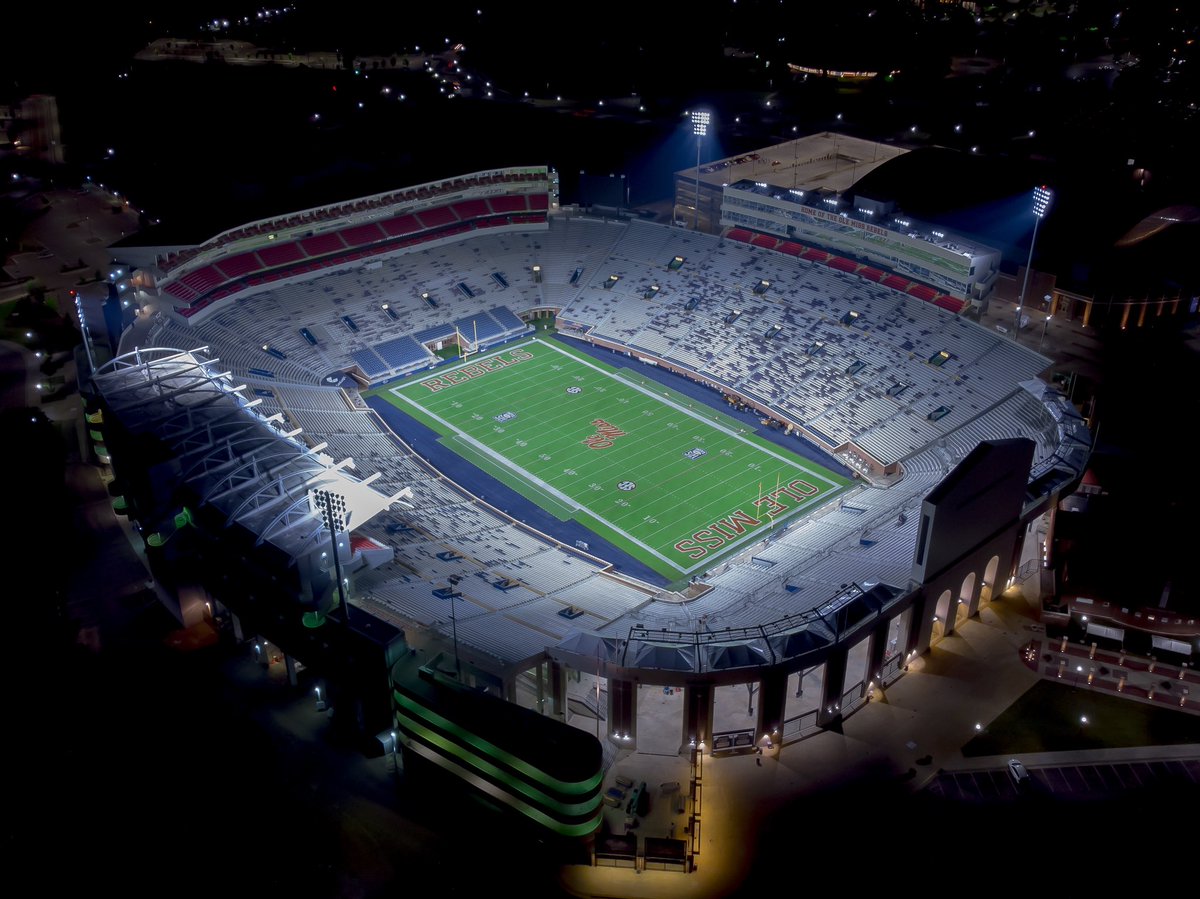eric_winters5's tweet photo. #AGTG ✞ Blessed to Receive an Offer from Ole Miss University!!!!! #HottyToddy🦈 @CoachAlexFaulk @Lane_Kiffin @EHS__Football @GasCrew7v7 @ChadSimmons_ @JeremyO_Johnson @RWrightRivals @adamgorney @MohrRecruiting @DemetricDWarren https://t.co/6kYFDcbuDx