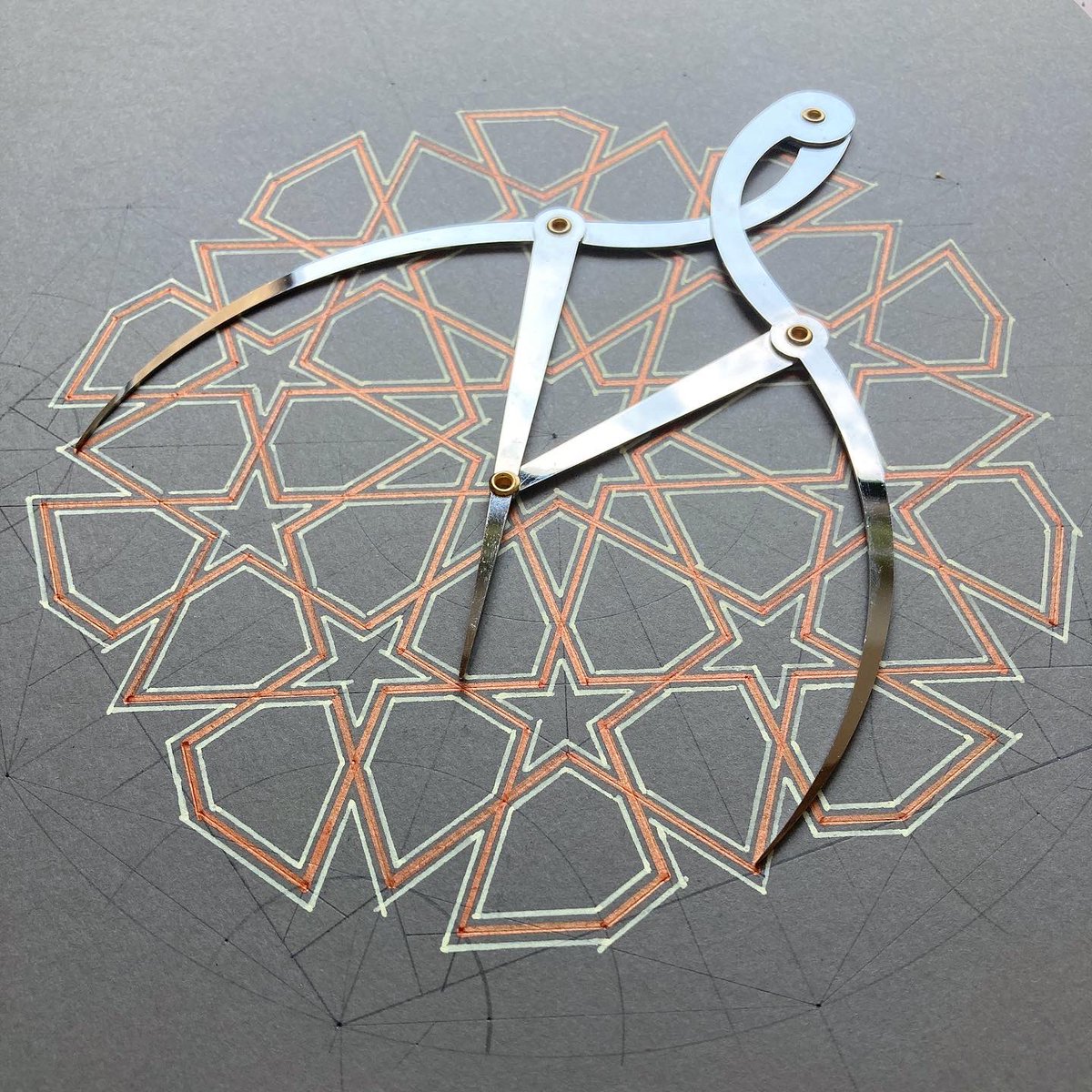 c0mplexnumber's tweet photo. More fivefold harmonic proportions in this beautiful Islamic rosette, taught in my recent #GoldenGeometryCG session 🌟🧡🌟

Thank you, @samira_mian, for permission to teach this pattern following your analysis 🙏😘

#IslamicGeometry #MathArt #GoldenRatio #Phi #GeometricArt https://t.co/O7IVocxBhX
