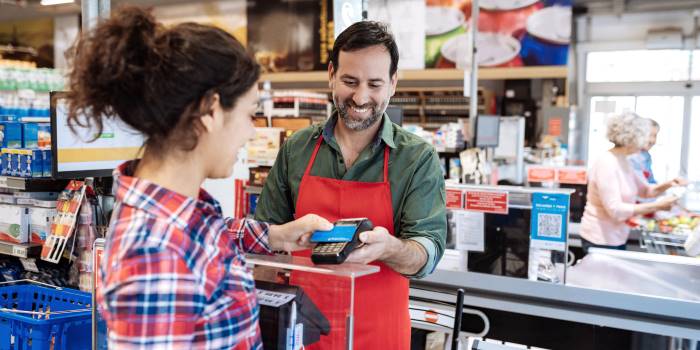 New Research: What happened when California college students received "nudges" telling them they were newly eligible to receive #CalFresh benefits? We worked with <a href="/castudentaid/">CA Student Aid Commission</a> + <a href="/CaliforniaDSS/">CDSS</a> + <a href="/HKS_PeopleLab/">The People Lab</a> to find out with 2 experiments: bit.ly/CalFreshNudges (Thread 1/9)