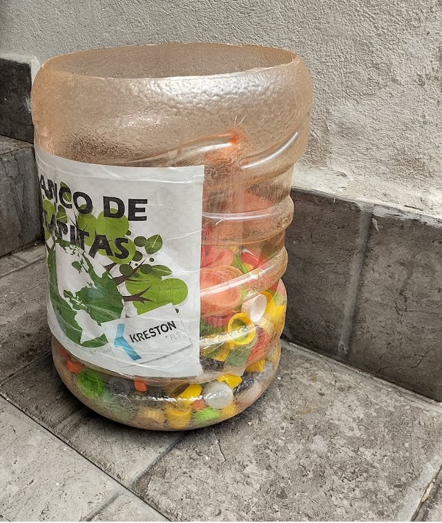 AMF_KrestonFLS's tweet photo. @KrestonFLS Contribuyendo al planeta en el reciclaje de plasticos! Ademas de apoyar a @bancodetapitas para combatir #CáncerInfantil Gracias a todos los colaboradores!!! #KnowingYou #krestonweek https://t.co/cCcUZi6cQL