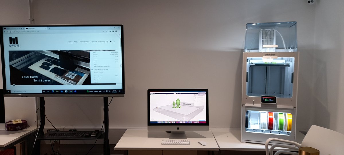 VOGCouncil's tweet image. Welsh Government Minister for Finance and Local Government @RebeccaEvansMS  joined Cllr Rhiannon Birch, Cabinet Member for Education, Arts and the Welsh Language, to view @penarthlibrary’s Makerspace project.