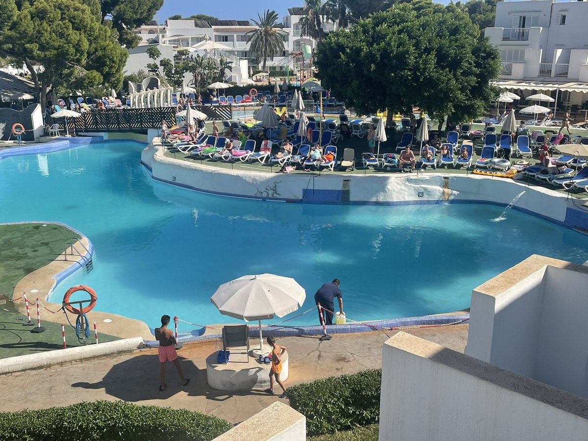 AFC_GLEN's tweet photo. I’m go the chemicals. I think I’ll use the sea. #ShitPool https://t.co/qwURk5ghdM
