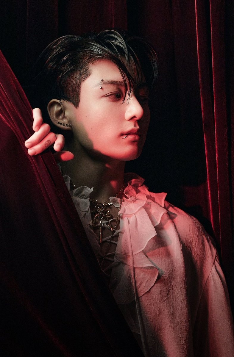 ㅤ

Looking half a corpse and half a god.          

ㅤㅤㅤㅤ
