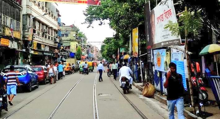 #ThenAndNow 
Chitpore road, Calcutta on the day of #DirectActionDay and now.

Credit:- Chandraprakash Agarwal.