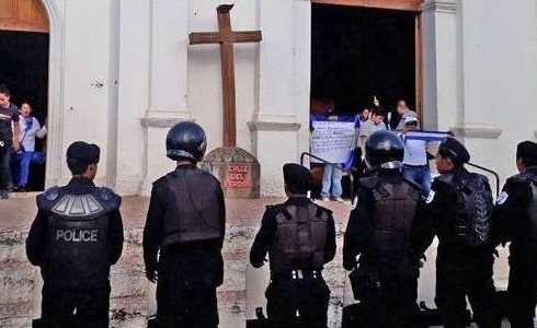 #Nicaragua “La Chiesa cattolica è in concorrenza con la rete di controllo del regime perché ha le parrocchie. Ogni chiesa è un luogo di incontro. La domenica la gente sente un pensiero critico su ciò che sta accadendo... E oggi parlare di realtà è di per sé un atto politico"