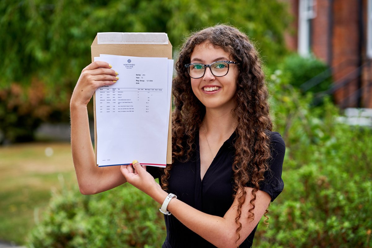 Well done to Holly, who is set to study History at UCL with her impressive 2 A*s and 2 As: "I’m so happy that I can continue to study History at UCL and with all the skills I have learnt at NWC I know I can make the most of the opportunity." #GDSTResults #ALevelResults2022 @gdst