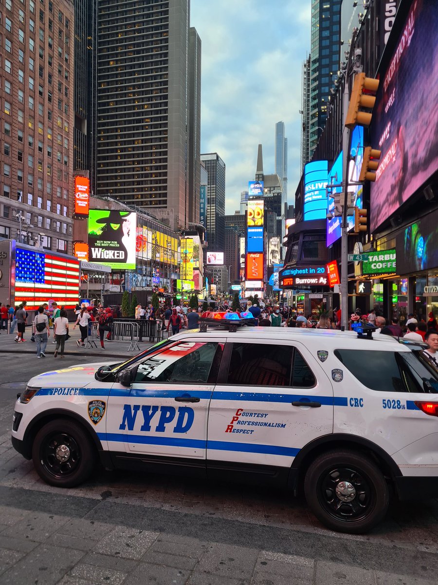SebGladwish's tweet photo. Taking a well earned break in NYC #timessquare #economy https://t.co/Q4iTKe7yt0