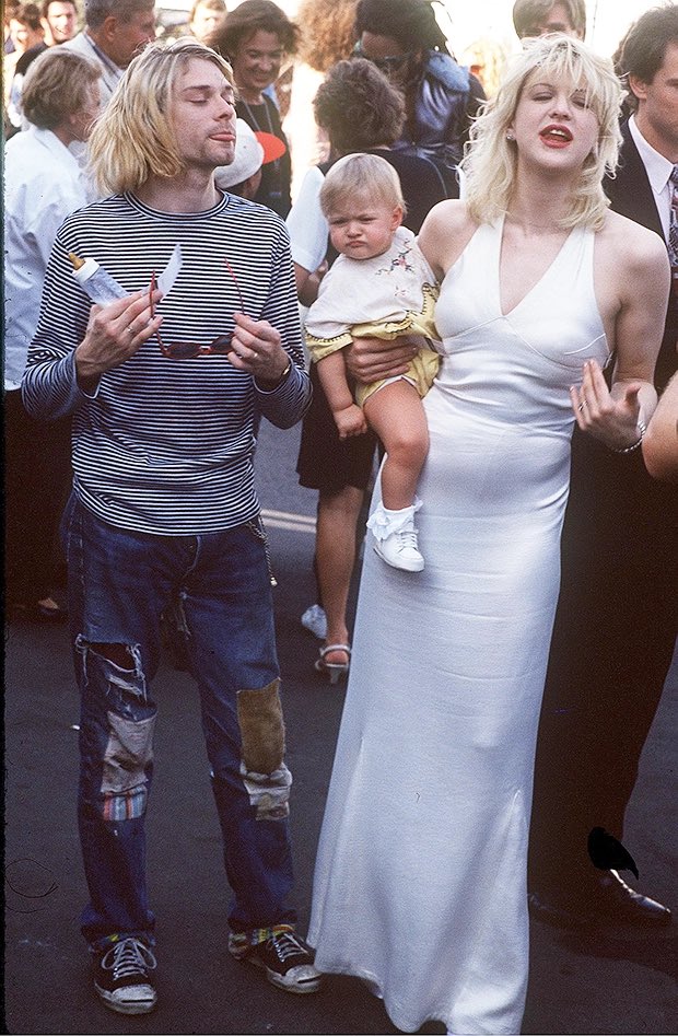 Happy 30th birthday to Frances Bean Cobain!
(LOL we re all ancient) 