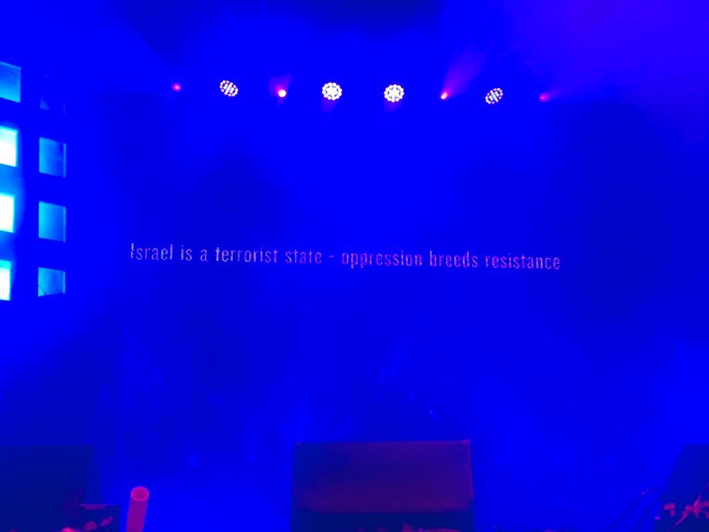 Hard to see through the smoke from flares but our message to 10,000 people in West Belfast on Friday💚

Free Palestine 🇵🇸