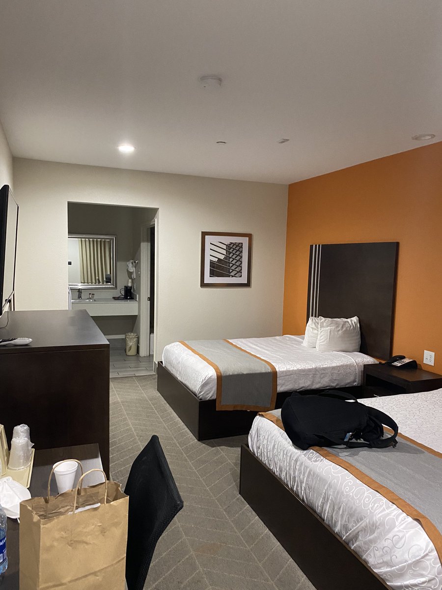 NASA_study's tweet image. 日本を出て32時間。
たどり着きました。