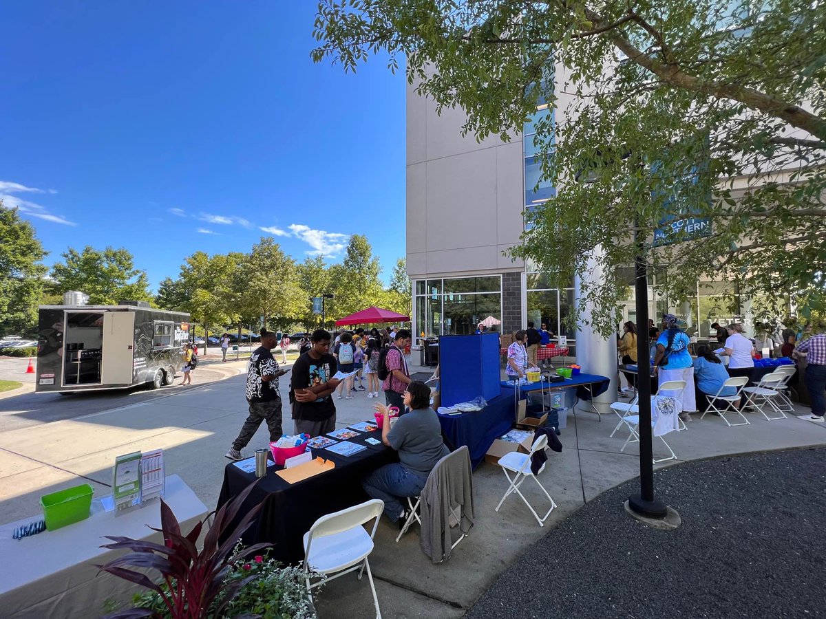 Welcome Weeks is on our Scott Northern Wake Campus today! We’re so excited to meet with our <a href="/wtccstudents/">Wake Tech Students</a>! Have a great time. 📸: <a href="/bgannwaketech/">Brian Gann - Wake Tech CC</a>