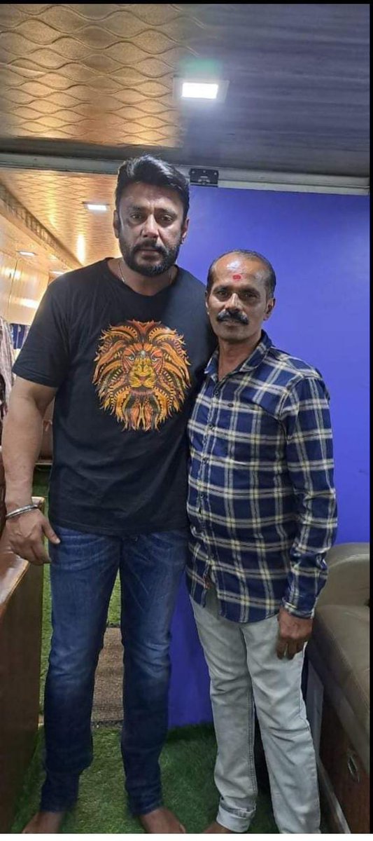 DTEAM7999's tweet photo. EXCLUSIVE PHOTO
ಚಾಲೆಂಜಿಂಗ್ ಸ್ಟಾರ್ @dasadarshan ಬಾಸ್ With ಹೊನ್ನೇಗೌಡ್ರು ❤️
#DBoss #ChallengingStarDarshan #Kranti #KrantiBegins #ಕ್ರಾಂತಿ https://t.co/gvhYD9CCw6