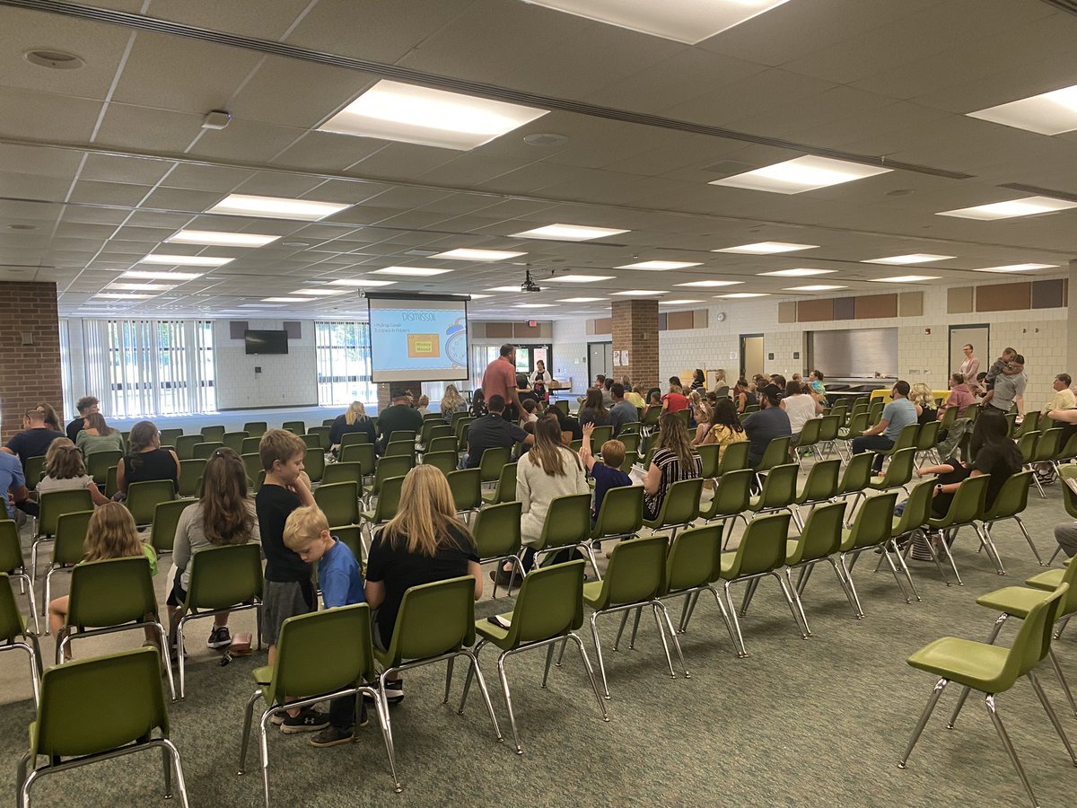 ForestHillsSD's tweet photo. Welcome Pre K students and families.  Thank you to all who helped facilitate this family oriented 1st day. https://t.co/u8TJZQk2AP