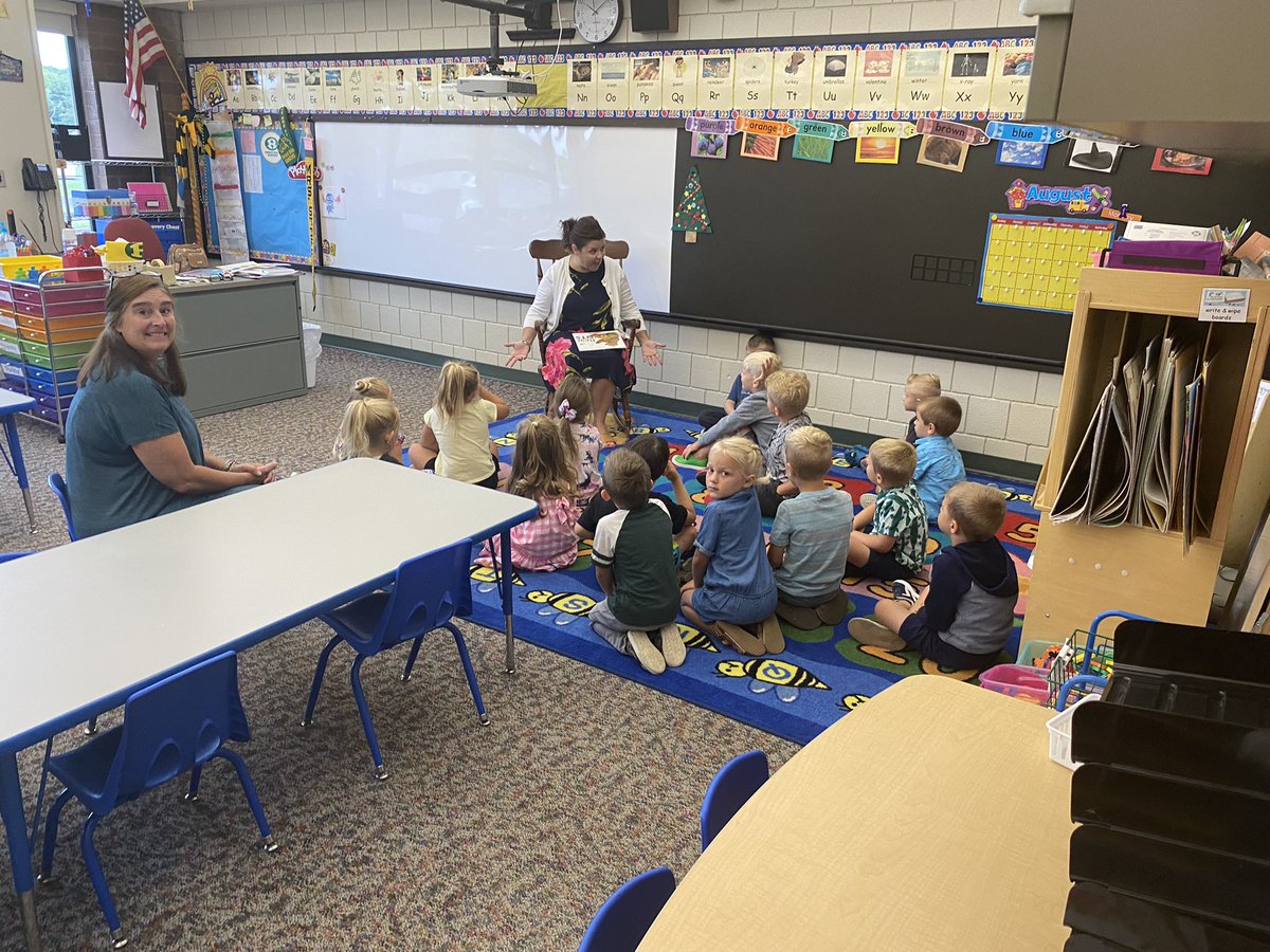 ForestHillsSD's tweet photo. Welcome Pre K students and families.  Thank you to all who helped facilitate this family oriented 1st day. https://t.co/u8TJZQk2AP