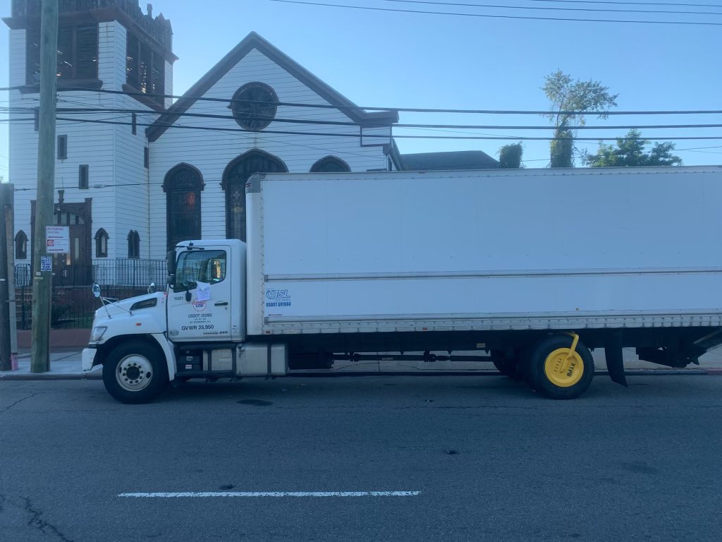 NYPDQueensSouth's tweet photo. Day 3, in response to chronic quality of life complaints of illegally parked commercial vehicles. PBQS &amp; the Transportation Bureau towed &amp; summoned vehicles on Springfield Blvd along Springfield Park. This area is not for overnight commercial parking. https://t.co/1lmxZECZ3S