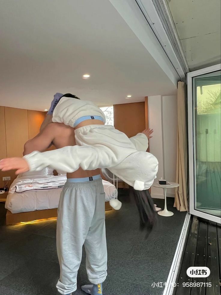 ⁣　　⁣

　　riguel, why did you leave us in italy?⁣
　　we're getting cabin fever in here. help.⁣
　　⁣
　　⁣