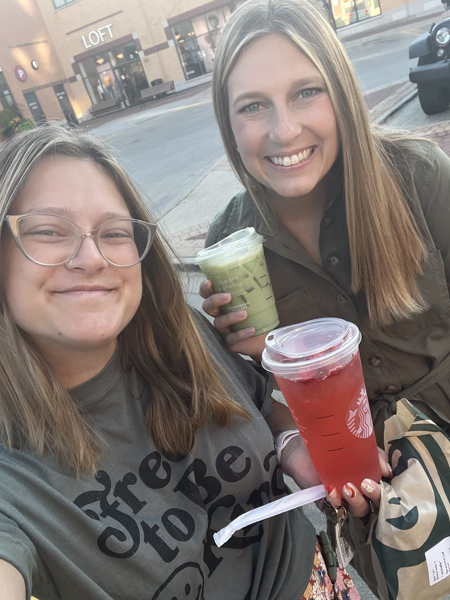 Second day of school pictures is the new first day of school pictures #d25itspersonal <a href="/MrsMartini3rd/">Rachel Martini</a>