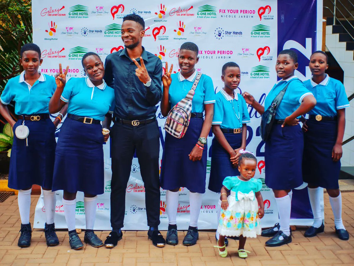 starhandsorg's tweet photo. A girl who completes primary school is three times less likely to contract HIV. With these statistics in mind, The World Bank calls education a “window of hope” in preventing the spread of AIDS among today’s children
#The1000Project https://t.co/3EeLmXAF93