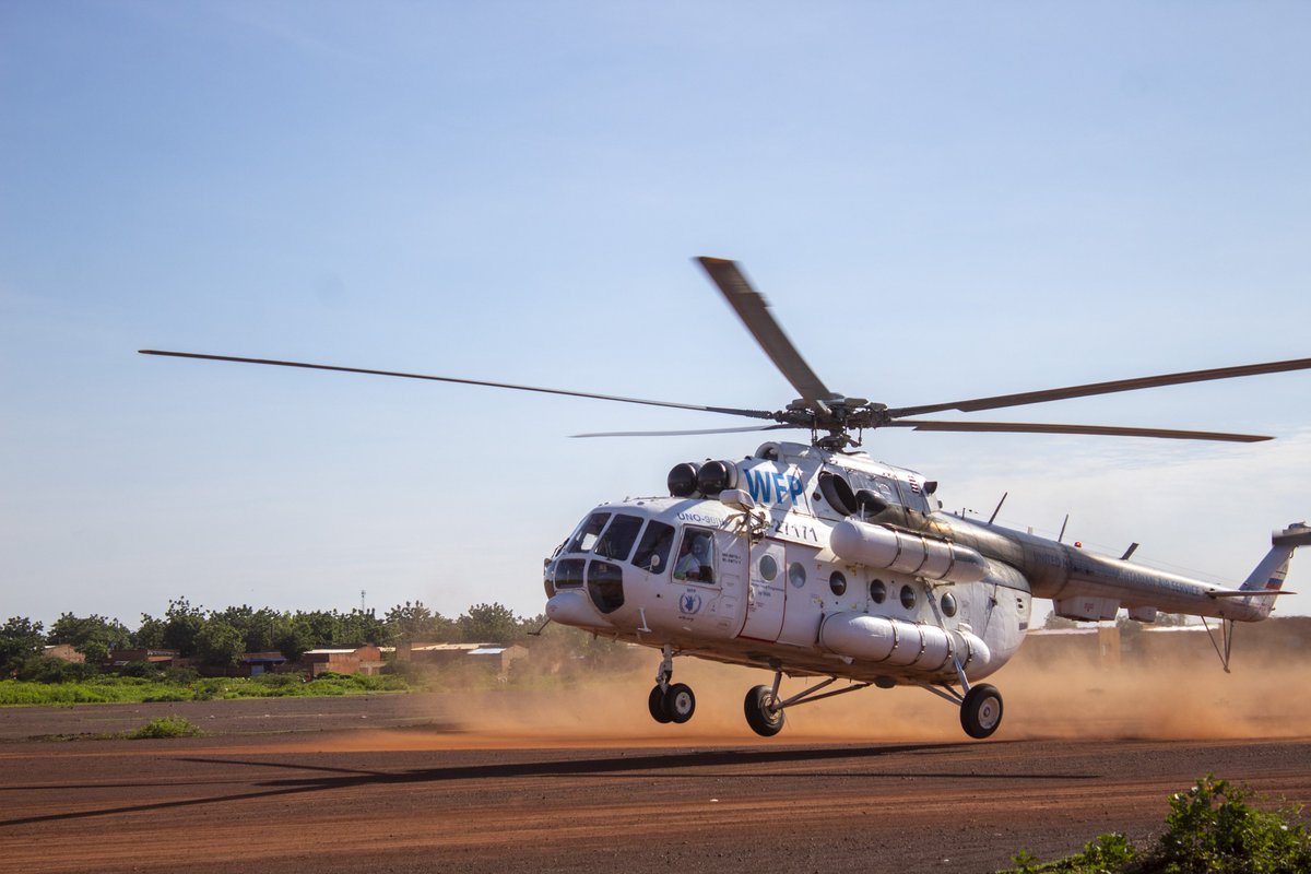 PhiriTomson's tweet photo. #MyRide: A @WFP_UNHAS Mi-8 aircraft lands on an airstrip in Ouahigouya, the biggest town in #BurkinaFaso 's North Region.

It's one of ten regular destinations the air service plies and of course, my ride this morning!

#IFlyUNHAS 🚁

📸 @bcheickomar https://t.co/CMdbf14vYx