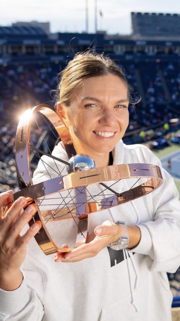 Simona_Halep's tweet photo. Toronto 🍁❤️ https://t.co/DGZ5DVm3iu