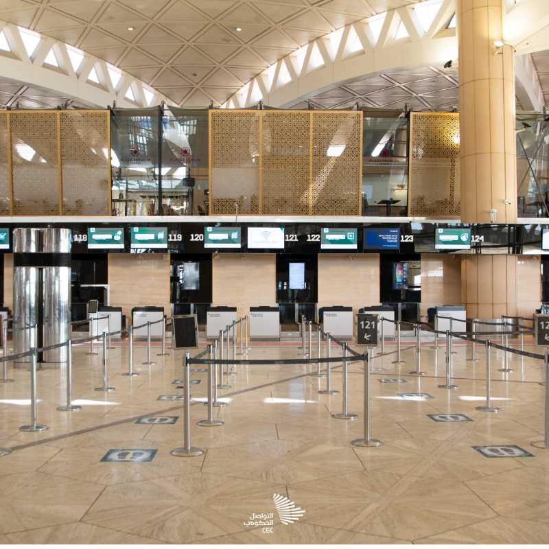CGCSaudi's tweet photo. أكثر من 427 صورة توثق اللحظات الاستثنائية من ملامح الحياة أثناء جائحة كورونا، في #المواجهة_الصامتة؛ الكتاب المصور الذي أصدره مركز #التواصل_الحكومي بوزارة الإعلام.