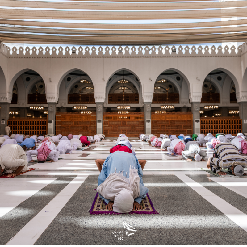 CGCSaudi's tweet photo. أكثر من 427 صورة توثق اللحظات الاستثنائية من ملامح الحياة أثناء جائحة كورونا، في #المواجهة_الصامتة؛ الكتاب المصور الذي أصدره مركز #التواصل_الحكومي بوزارة الإعلام.
