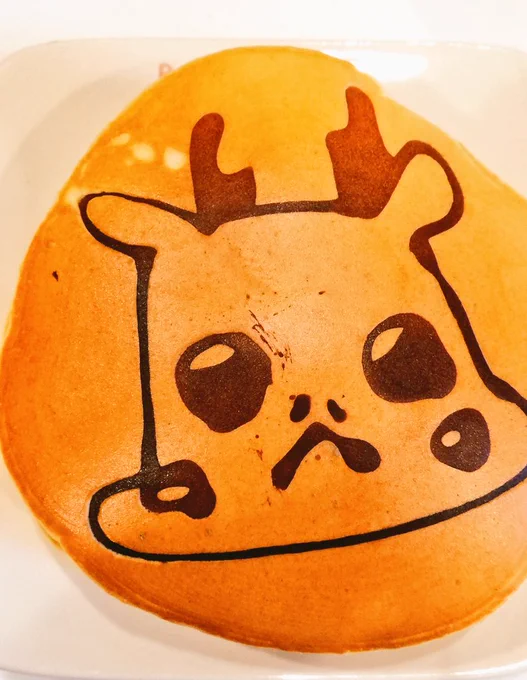 おまけの「左右反転したパムパム」パンケーキと「ちょっと不機嫌そうに見えるほっぺが伸びたメンメン」パンケーキと「なにやらモチーフらしきもの」パンケーキ 