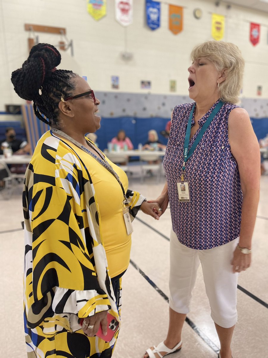 ORobinsonTaylor's tweet photo. Welcome Back Mustangs! It is going to be an awesome year 🐝 BEE•Cause you  🫵 are here!
BEE•Lieve | BEE•Come | BEE•Kind
Building Everyday Excellence at @CharlesChatter https://t.co/2bDXUvtQTW