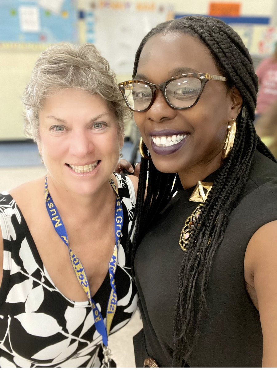 ORobinsonTaylor's tweet photo. Welcome Back Mustangs! It is going to be an awesome year 🐝 BEE•Cause you  🫵 are here!
BEE•Lieve | BEE•Come | BEE•Kind
Building Everyday Excellence at @CharlesChatter https://t.co/2bDXUvtQTW