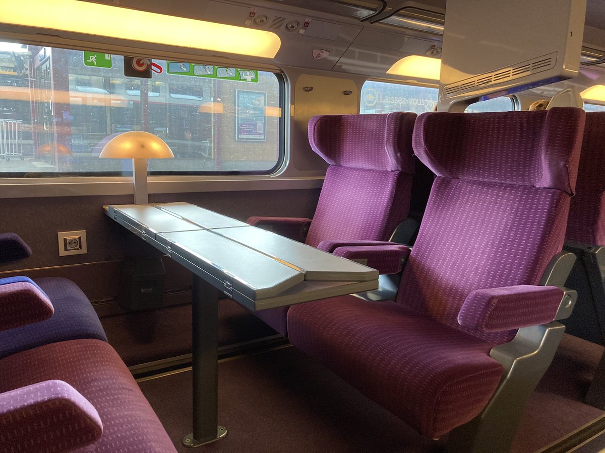 STSchnaak's tweet photo. Jedes Mal, wenn ich in #Frankreich #TGV fahre, frage ich mich, warum #Deutschland bzw. der #ICE das nicht (annähernd) hinbekommen. https://t.co/3hfkkv1LHu
