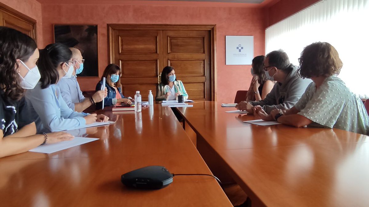 astursalud's tweet photo. 📸La directora gerente del #Sespa Concepción Saavedra ha conversado hoy sobre el decreto de creación de especialidades enfermeras con representantes de las asociaciones de #enfermería de #SaludMental #FamiliaryComunitaria #Pediatría #Geriatría y #Trabajo
#EscucharCompartirDecidir https://t.co/V0l9hhhnBk