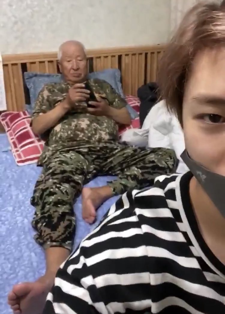 Smile_SWH's tweet photo. ร้องไห้กันทั้งแผ่นดิน ยกเว้นคุณปู่ ซองอุนเข้ากรม คุณปู่ถูกใจสิ่งนี้ https://t.co/blEawwP3Ek