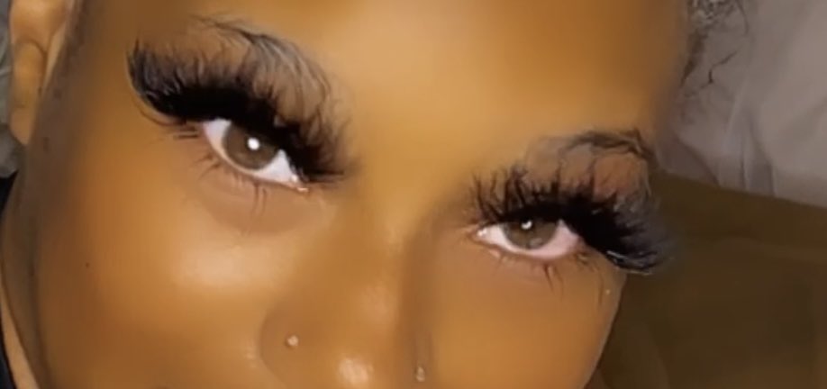 Lilbitmeaaa's tweet photo. This is a Mega Volume + Bottoms set I did on Brand Ambassador Jazz 💕I travel as well . $60 
•Length: 21mm-25mm
• Thickness:0.03 
•Curl Type: C 
https://t.co/T05hYvo2Oz
 #lashlove #htxlashtech #supportsmallbusiness #supportblackownedbusiness #BlackOwnedBusinesses #lashbaddie https://t.co/ebQJ7mWt4H