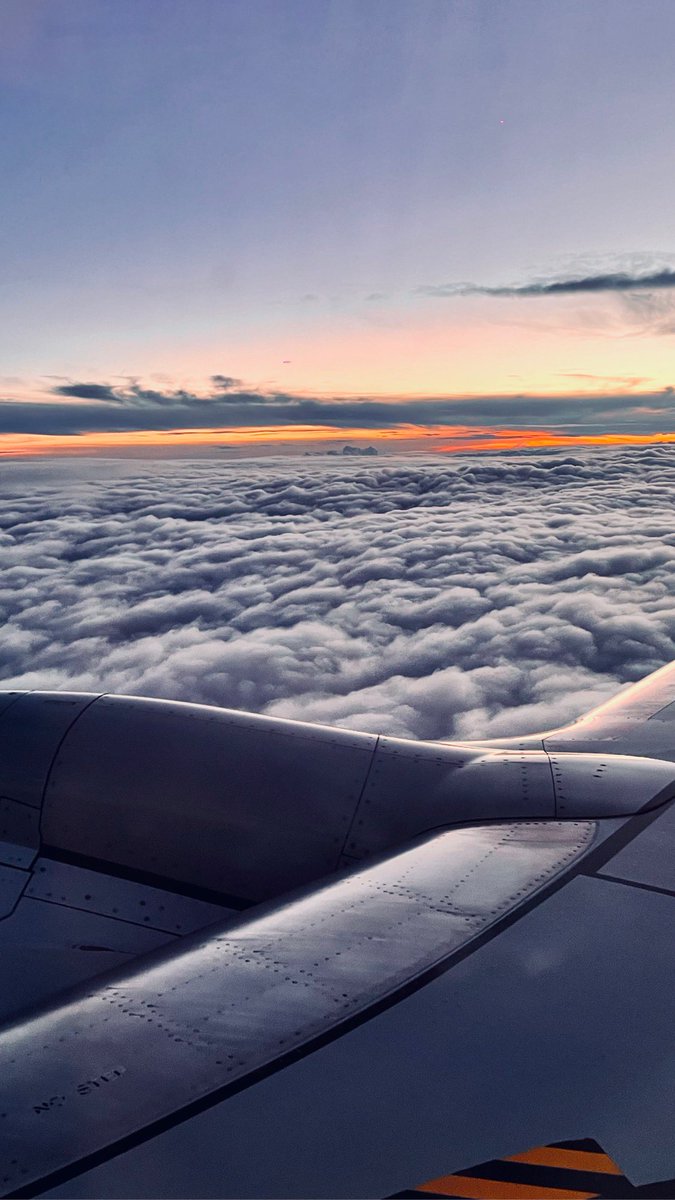 alias_jiba's tweet photo. Hello 🌙 folks . Happy holidays vibes 
#crypto #photography #sky #cloud https://t.co/K9SSxDm7BH