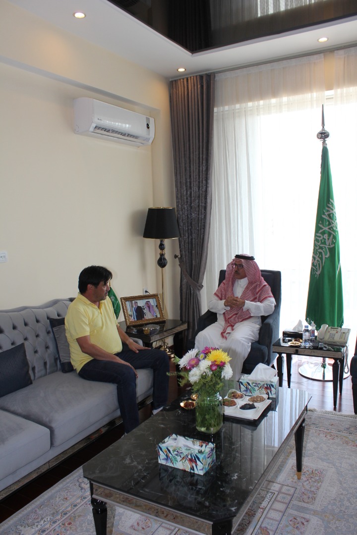 KSAembassyTJ's tweet photo. أستقبل سعادة السفير وليد بن عبدالرحمن الرشيدان مساء اليوم في مكتبه السيد جمشيد اولمسوف، رئيس تحرير وكالة "أفيستا" الإخبارية، وجرى خلال اللقاء تبادل الأحاديث الودية وشرح موجز عن الوكالة وأنشطتها وبحث المواضيع ذات الاهتمام المشترك. https://t.co/q4BGODTETS