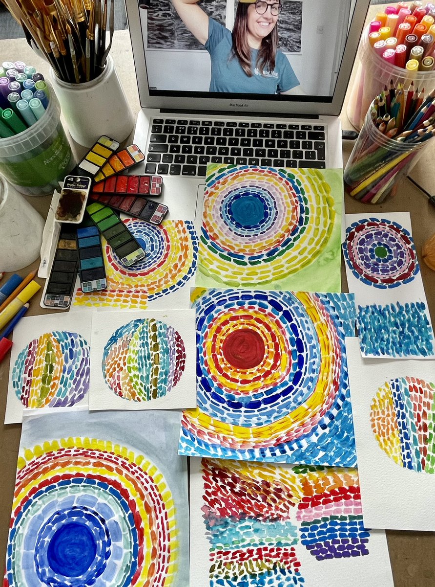 I lead weekly online drawing activities ✍️🎨 for #NHS Staff at Guys & St Thomas’s Hospital @GSTTnhs for @BreatheAHR. #BreatheCreativeBreaks to refocus & recharge. 

We took inspiration from #AlmaThomas 🎨 today 
#MentalHealth #wellbeing #flow #nhs #drawing