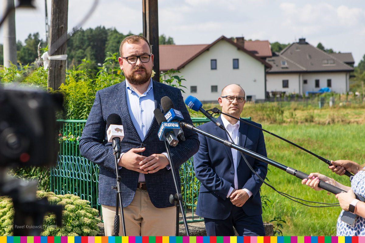 Konkurs ma charakter pilotażowy, a jego budżet to 100 000 zł. Pieniądze można otrzymać na konserwację lub restaurację kapliczki oraz zagospodarowanie jej otoczenia. O szczegółach poinformowali dziś marszałek @artur_kosicki i wicemarszałek @S_Lukaszewicz. bit.ly/3SZtkpX