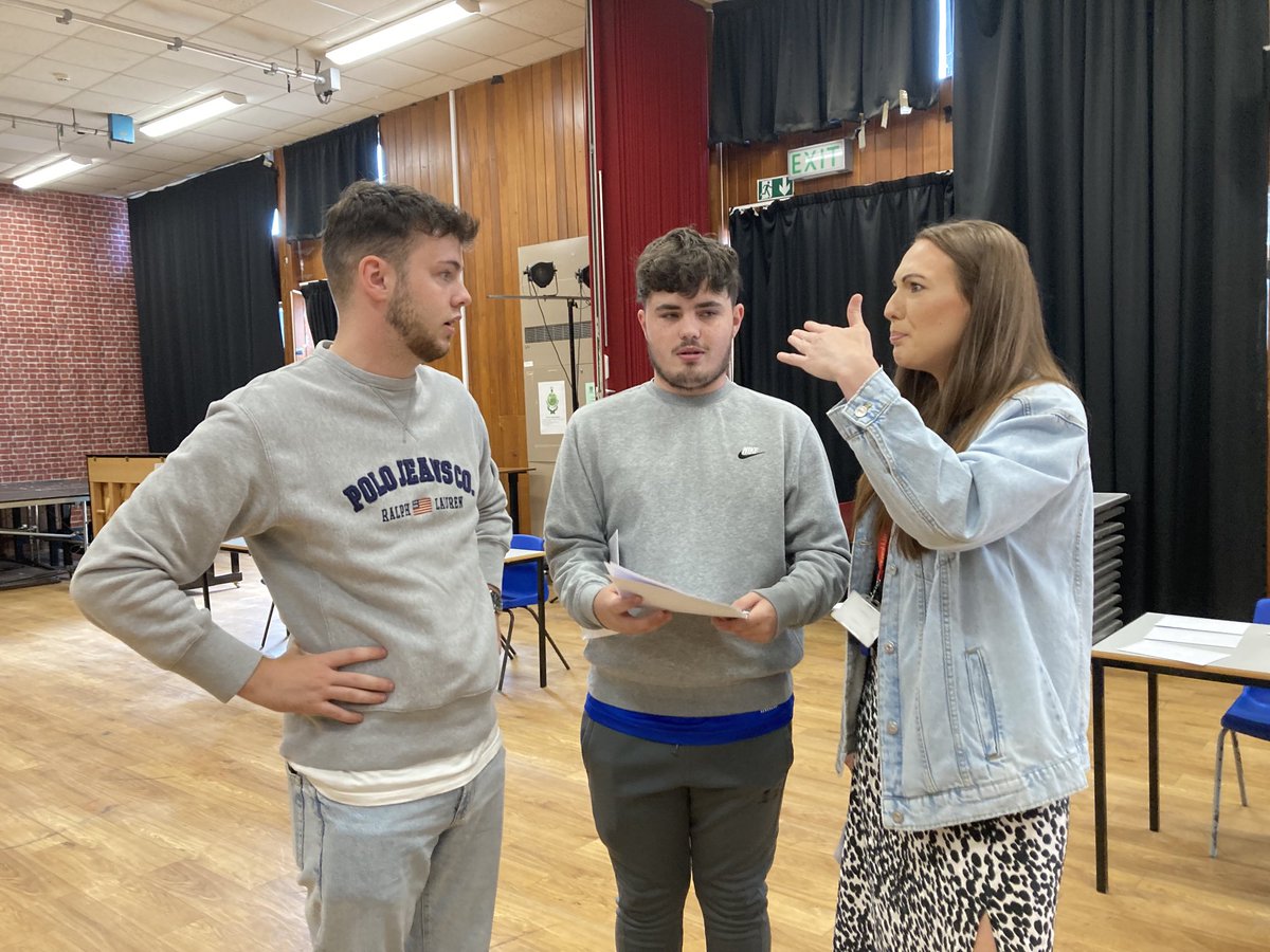 Mwy o ddathlu gan Flwyddyn 12 a 13! More celebrations amongst Yr 12 and 13! Da iawn bawb!