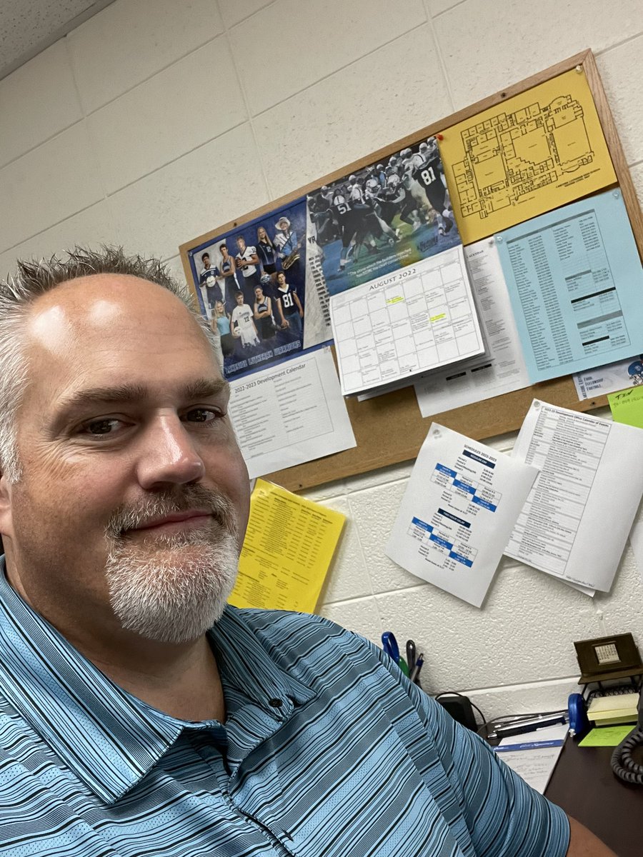 BruceDavis5150's tweet photo. As per request of my good friend @joemama3bag I give you my first day of school pic... Gods blessings for a great school year Warriors!!! #LLHS https://t.co/ugeoqCU6lF