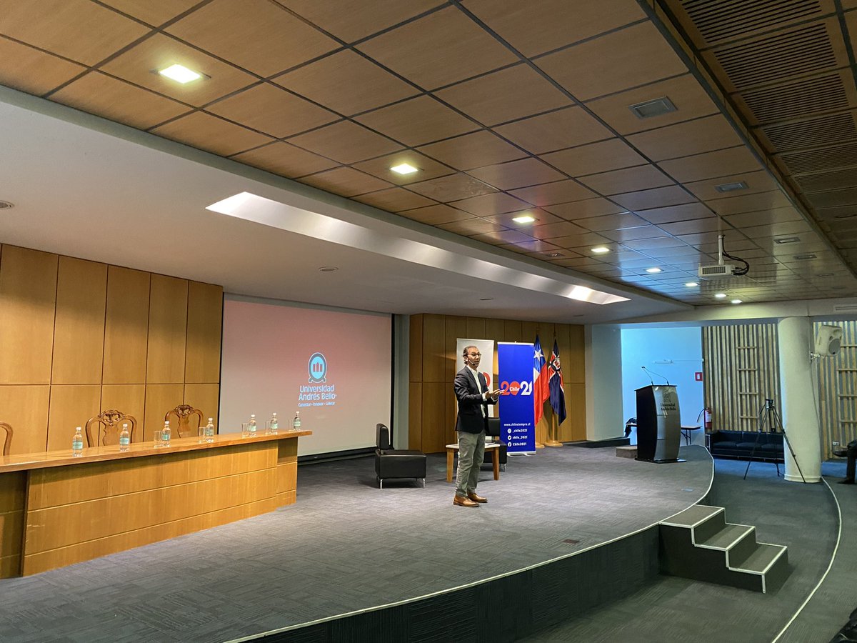 Chile_2021's tweet photo. #CongresoCCAA Ya estamos con @raulfiguersa conversando sobre libertad de enseñanza y los desafíos en educación 🧑🏻‍🎓 https://t.co/DopQIkl2VG