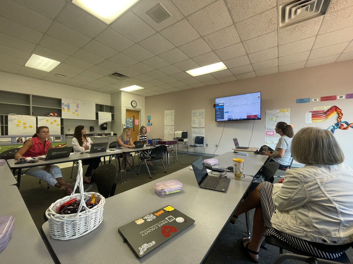 Our <a href="/MiddleCreekES/">Middle Creek ES</a> 5th grade team using writing data to plan next steps to ensure student growth.