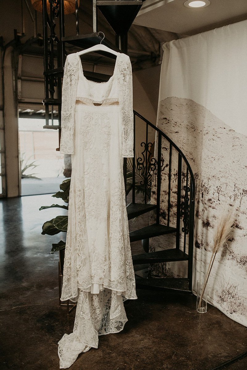MrsPandP's tweet photo. A simple, chic, and elegant Texas Ranch Wedding Inspiration Shoot at Camino Real Ranch
Images 📸 Nikk Nguyen Photography at @CaminoRanch
https://t.co/TH2fdC85Ae Dress: Unbridaled https://t.co/9cMNoR6YWF
#TexasWedding #AustinWedding #RanchWedding https://t.co/KmOK0qmxRa