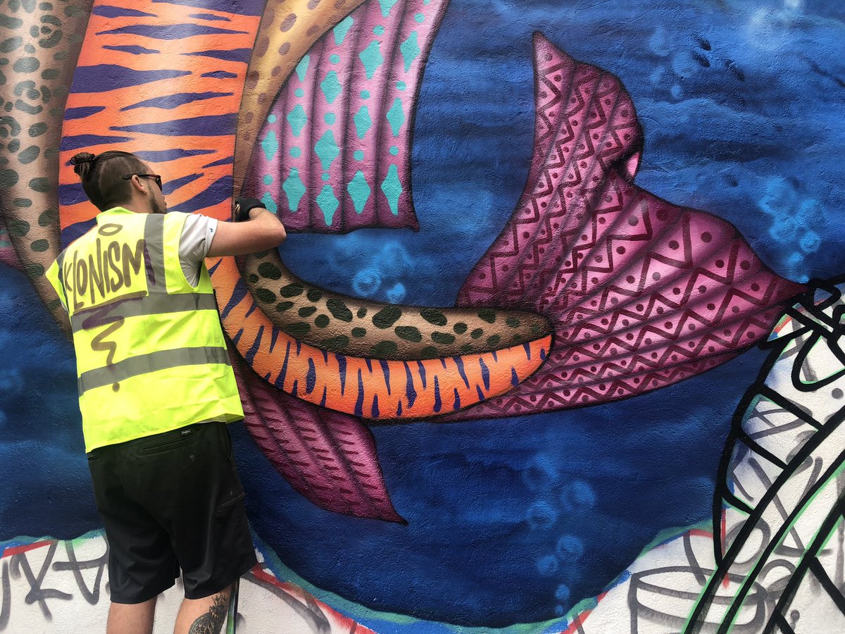 LaKingabout's tweet photo. Look at this thing of beauty. The mural’s almost finished in Grimsby town centre and it’s stunning. It’s part of the Paint the Town Proud project by @creativestartuk @pttp_grimsby #GreatGrimsby https://t.co/tLJWHB0Icx