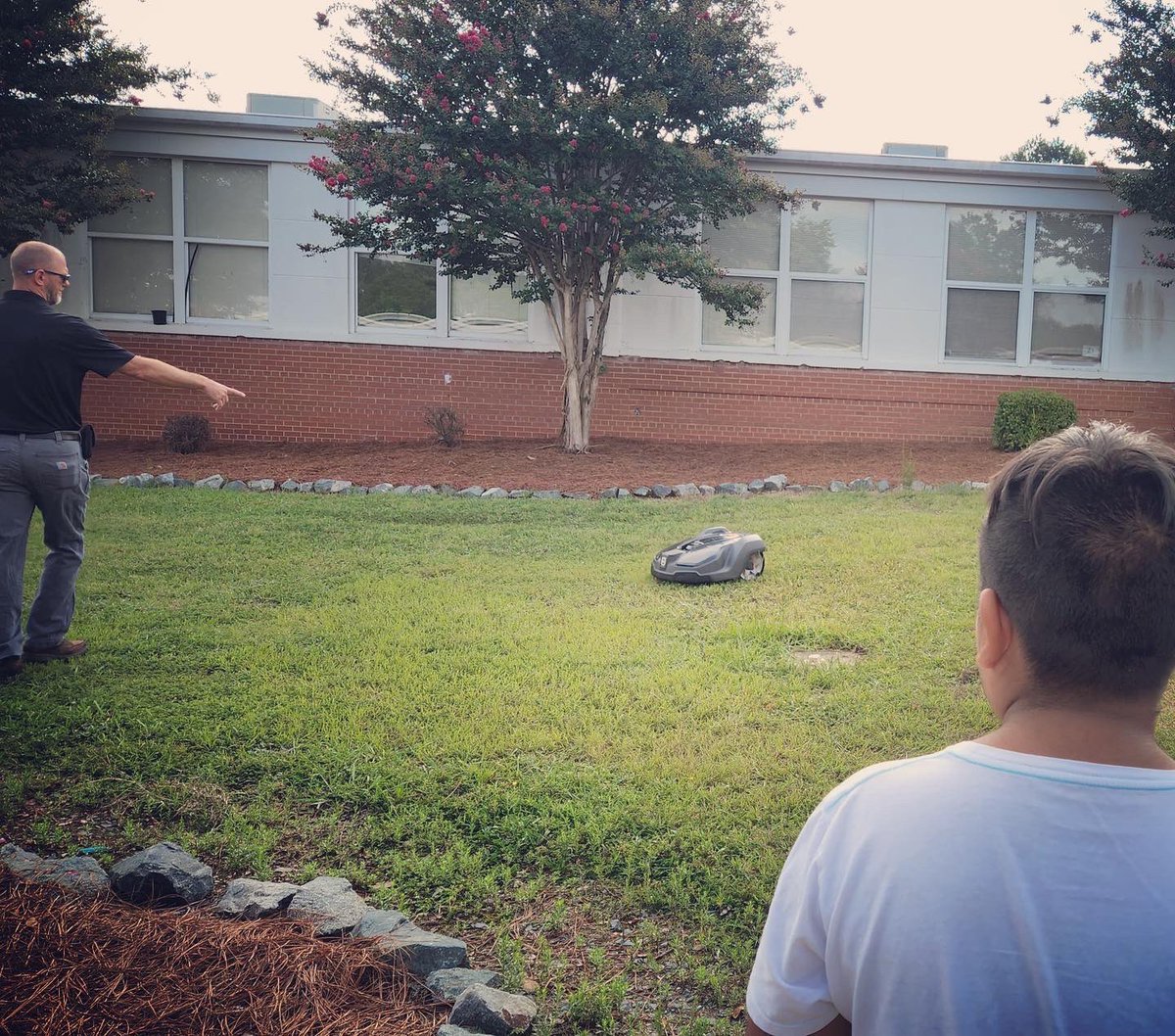EastUnionMSNC's tweet photo. 6th grade Sts participated in Jumpstart Camp. They were immersed in our Agricultural Technology program with agricultural robotics, fruit DNA extraction and decomposition, model gardens, and much more! 🦅🧬🤖🪴 #eaglepride #agtech #bethebest #teamucps @UCPSNC @AGHoulihan https://t.co/8DrKZUH2DC