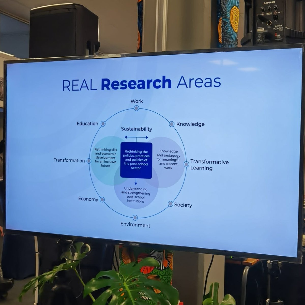 Wits_SCIS's tweet photo. ๐ดFINAL SESSION | Minister of Higher Education and Training, Science and Innovation @DrBladeNzimande just addressed policymakers and academics at Wits.
The audience engaged in a lively discussion. #REAL10 #Wits100 https://t.co/j50loQmi7s