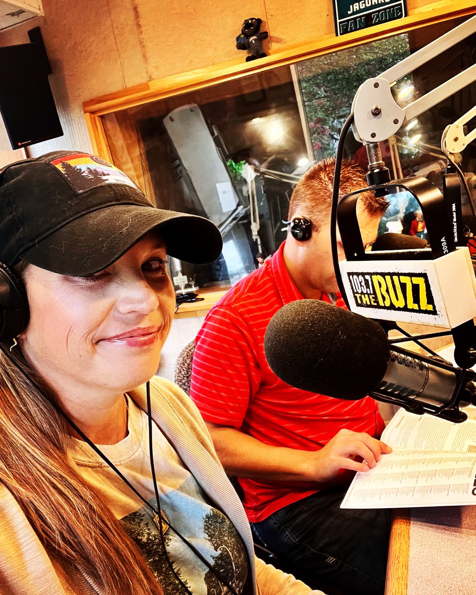 NancyUryHolthus's tweet photo. ❤️❤️❤️ spending my morning with the @1037TheBuzz guys!! 🐝 #showwithnoname #morningmayhem #sportstalk #radiogig https://t.co/9KPokMtmbr